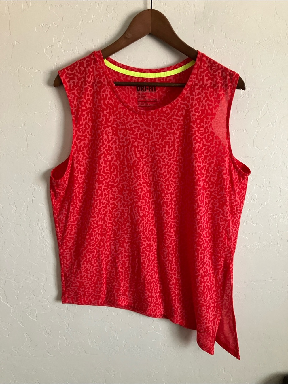Nike Dri Fit Tank Top Red Camo Semi Sheer Stretch Shirt Loose Fit Womens M/L